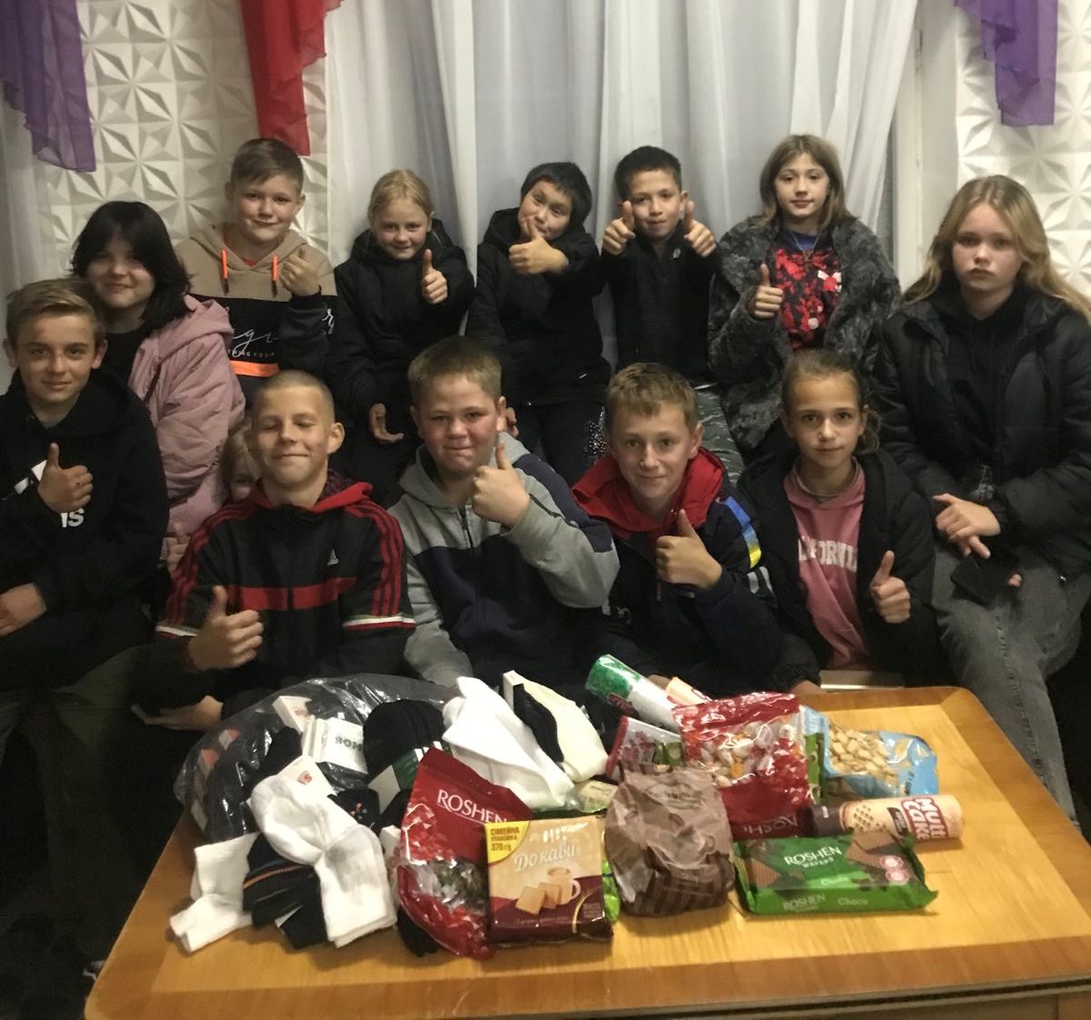 Діти-сироти з м.Павлограда отримали солодкі подарунки